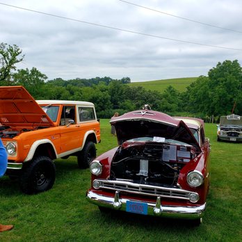 Botham Vineyards & Winery - Vintage car show - Wine Tours Near Me - Barneveld, Wisconsin Botham Vineyards & Winery - Vintage car show - Wine Tours Near Me - Barneveld, Wisconsin