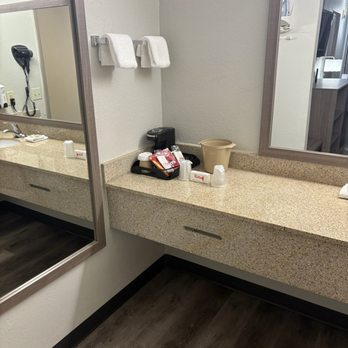 Red Roof Inn - Vanity - Hotels Near Me - Doswell, Virginia Red Roof Inn - Vanity - Hotels Near Me - Doswell, Virginia