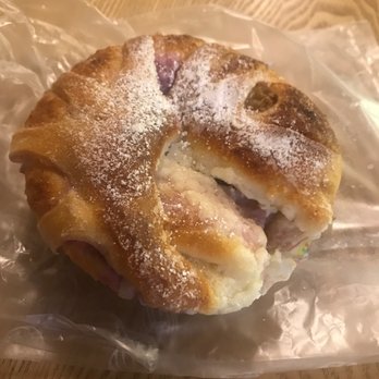 Brecotea - Strawberry custard - Bakeries Near Me - Richmond, Virginia