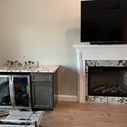 Ozark Granite - Bar and fireplace
