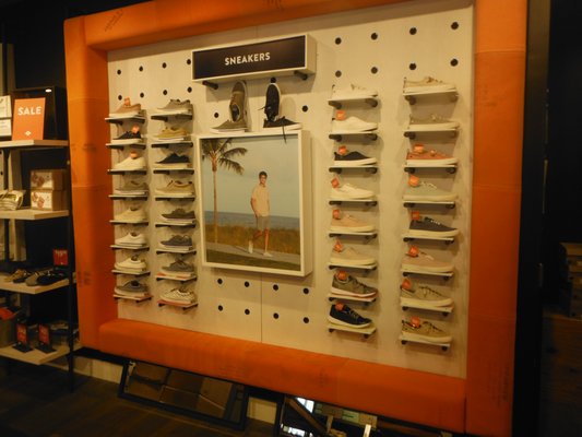 sperry shoes store near me