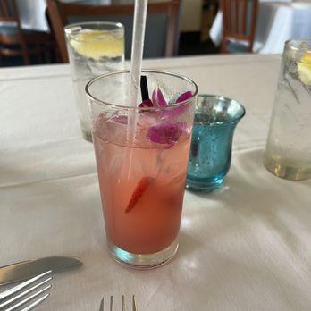 Crab and Fin - Tito's Strawberry Lemonade - Seafood Near Me - Sarasota, Florida