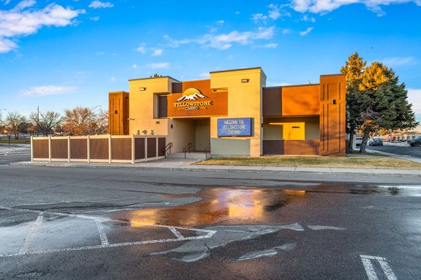 Yellowstone Casino by null