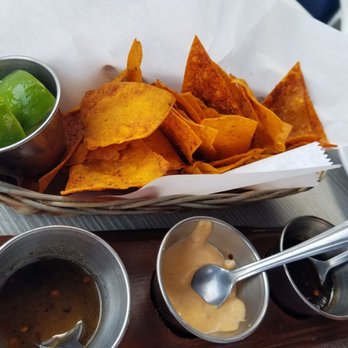 Lion Fish - chips and salsa - Bars Near Me - Tijuana, BCN