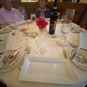 Carmine's - Restaurant Interior - Italian Near Me - Bellevue, Washington