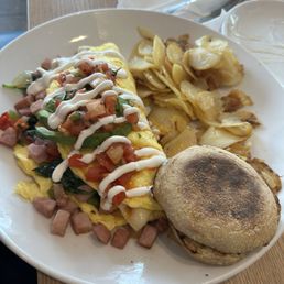 Omelet with home fries