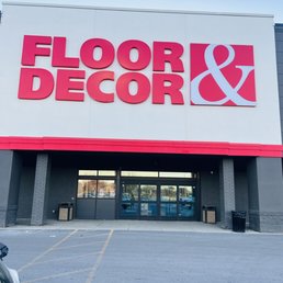 Exterior photo of Floor & Decor - Chicago, Illinois Exterior photo of Floor & Decor - Chicago, Illinois