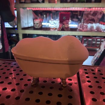 Somnia - Bathtub cocktail - Cocktail Bars Near Me - Barcelona, B