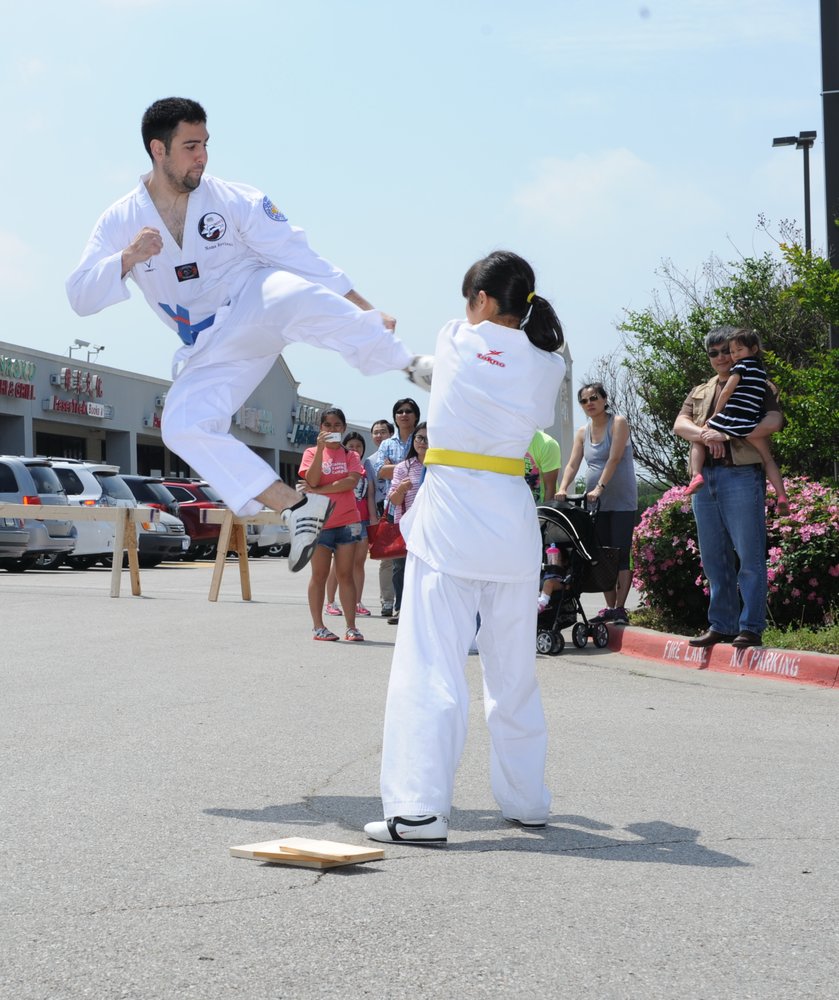 Master Min's Taekwondo Logo