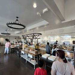 Cream Pan - Interior