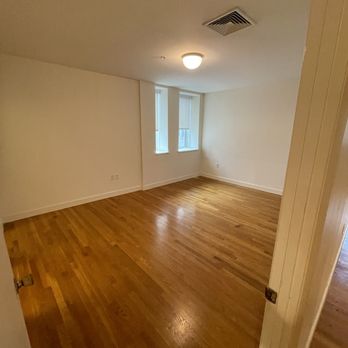 Brush And Roll Painting - an empty room with hard wood floors - Painters Near Me Brush And Roll Painting - an empty room with hard wood floors - Painters Near Me