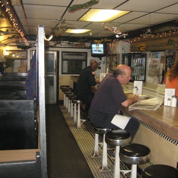 Airport Diner Shirley - diners waiting for customers - Diners Near Me - Shirley, Massachusetts Airport Diner Shirley - diners waiting for customers - Diners Near Me - Shirley, Massachusetts