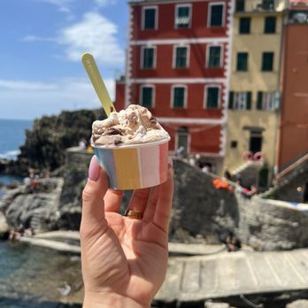 Gelateria Sottozero - Gelato - Ice Cream & Frozen Yogurt Near Me - Riomaggiore, SP