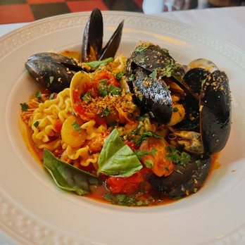 Sammie’s - Daily special- lobster, clams, mussels, roasted tomatoes & garlic pasta - Italian Near Me - Austin, Texas