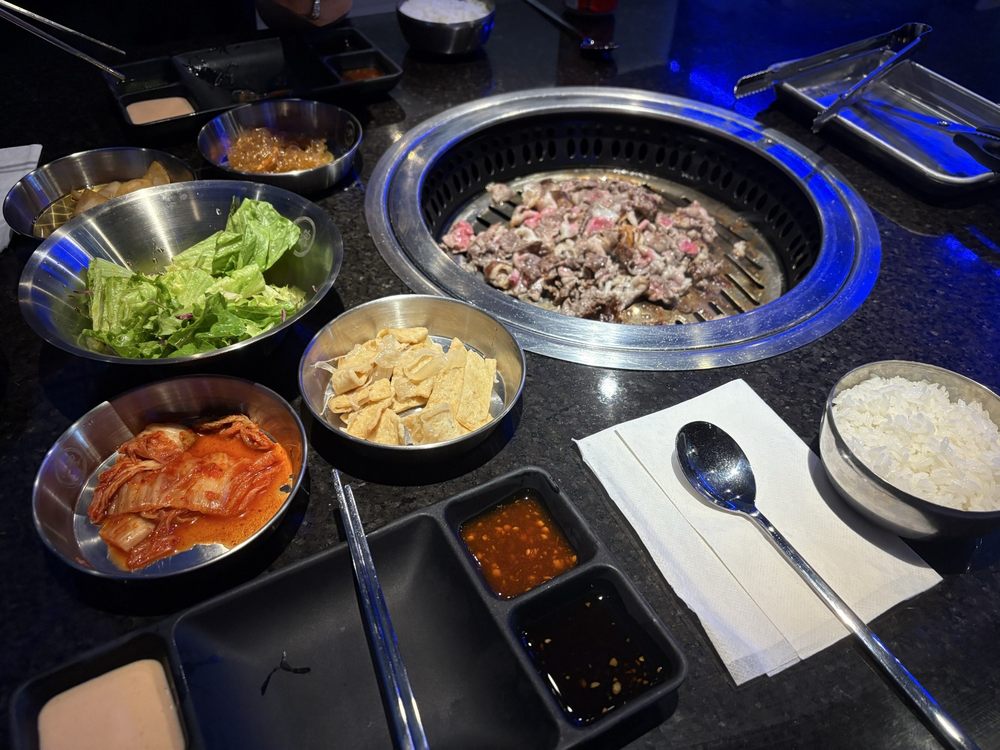 Khan Korean Grill & Bar Logo