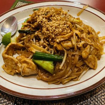 Thai Bistro - a plate of noodles with meat and vegetables - Thai Near Me - Calgary, Alberta Thai Bistro - a plate of noodles with meat and vegetables - Thai Near Me - Calgary, Alberta