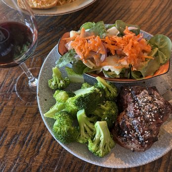 Kelseys Original Roadhouse - 10oz Sirloin Steak ordered as MEDIUM RARE! - American Near Me - Oshawa, Ontario Kelseys Original Roadhouse - 10oz Sirloin Steak ordered as MEDIUM RARE! - American Near Me - Oshawa, Ontario