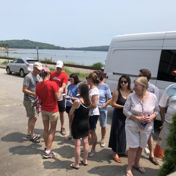 Red's Eats - The end of the line behind the patio as we were finishing our meal - Seafood Near Me - Wiscasset, Maine Red's Eats - The end of the line behind the patio as we were finishing our meal - Seafood Near Me - Wiscasset, Maine