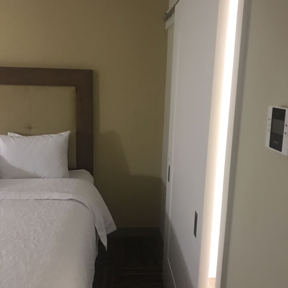 Hampton Inn Atlanta-Northlake - Entrance to bathroom - Hotels Near Me - Atlanta, Georgia Hampton Inn Atlanta-Northlake - Entrance to bathroom - Hotels Near Me - Atlanta, Georgia