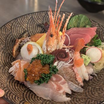 Kuro Sushi - Chirashi Bowl, delicious and beautiful. Loved the tempura prawn head in the middle tasty and elegant - Sushi Bars Near Me - Bellevue, Washington Kuro Sushi - Chirashi Bowl, delicious and beautiful. Loved the tempura prawn head in the middle tasty and elegant - Sushi Bars Near Me - Bellevue, Washington