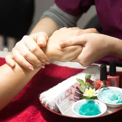 Redmond Nails Salon - Deluxe Manicure - Redmond Nails Salon