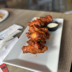 Con Murphy's Ocean Bar & Grill - Buffalo Wings (8)