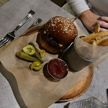 Oak - Oak Burger - New American Near Me - Laguna Beach, California