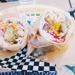 Café Kokomo - Burritos falafels!