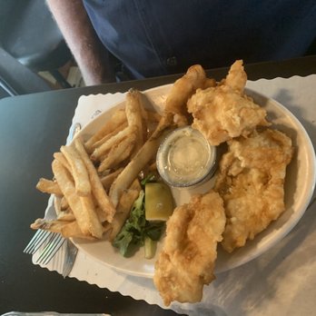 Waller's on the Lake - Fish fry - Cocktail Bars Near Me - West Bend, Wisconsin