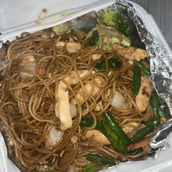 Fried Vegetable Noodle with Chicken