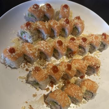 Aloha Sushi - Salmon Crunch. Good just wish it has more sauce. - Japanese Near Me - Azusa, California
