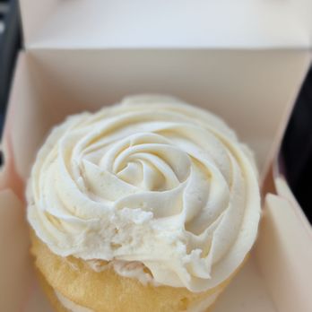 Crumbl - Woodbridge - Lemon cake. The male staffer showing me the cake had his thumb touch the lemon cream cheese frosting. - Bakeries Near Me - Vaughan, Ontario