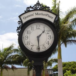 Queen's Marketplace plaza - Island time.