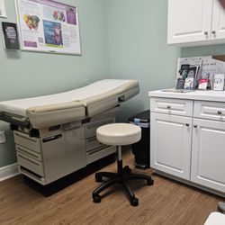 J Agustin Lacson, MD - Spotless but the chairs are uncomfortable!