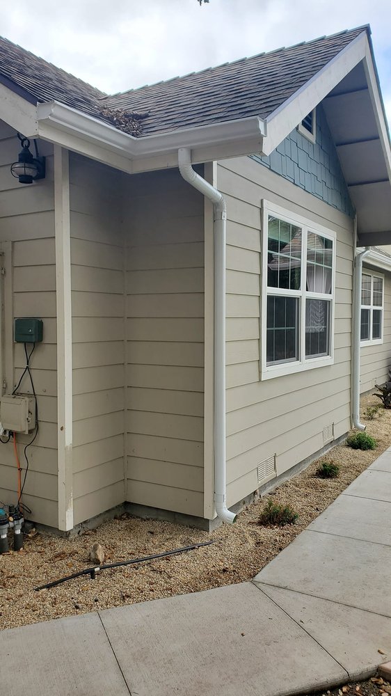 Slide of Echevarria Roofing