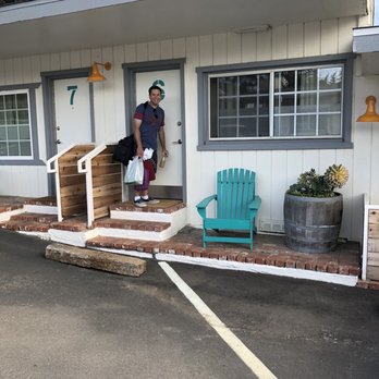 Cambria Beach Lodge - Hotels Near Me - Cambria, California