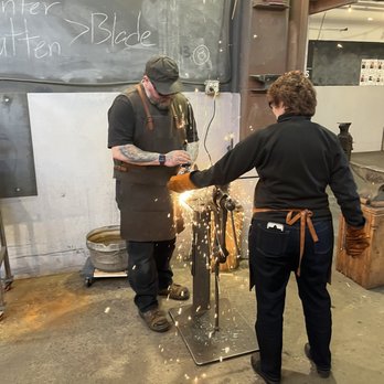 Lawless Forge - Shortening the rod with a saw - Art Classes Near Me - Seattle, Washington