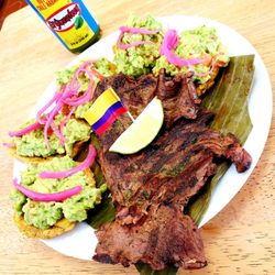 Fabio's Colombian Kitchen - Tostones y Guacamole con Carne Asada!! YUMMMMMMERS in Any Language!!