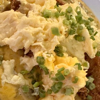 Honeybear Cafe - Cajun fried catfish over cheddar and jalapeno grits with bacon, mushrooms, and a Cajun cream sauce - Breakfast & Brunch Near Me - Chicago, Illinois