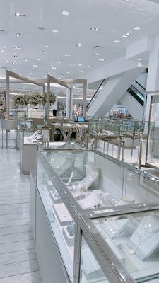 Neiman Marcus by null