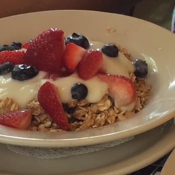 Metro Diner - Yogurt and fresh berries on top of granola - Breakfast & Brunch Near Me - Jacksonville, Florida Metro Diner - Yogurt and fresh berries on top of granola - Breakfast & Brunch Near Me - Jacksonville, Florida