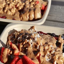 Chocolate Berry Bowl + Classic Bowl Chocolate Berry Bowl + Classic Bowl