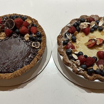 Sweet Oak Bakery - Chocolate ganache & Berries and Cream Pies - Custom Cakes Near Me Sweet Oak Bakery - Chocolate ganache & Berries and Cream Pies - Custom Cakes Near Me