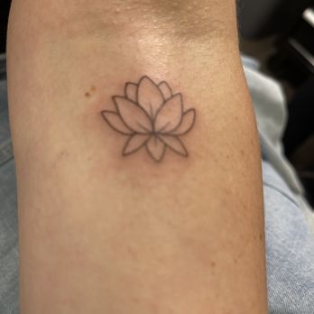 Blue Collar Tattoo - Fine line tattoo - Tattoo Near Me - Costa Mesa, California
