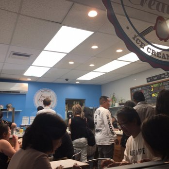 Sweet Creams - Busy on a Friday night - Ice Cream & Frozen Yogurt Near Me - Honolulu, Hawaii Sweet Creams - Busy on a Friday night - Ice Cream & Frozen Yogurt Near Me - Honolulu, Hawaii