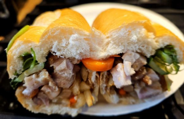 Le’s Banh Mi by null