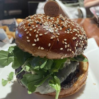 Gordon Ramsay Burger Las Vegas - Blue Cheeseburger - Burgers Near Me - Las Vegas, Nevada
