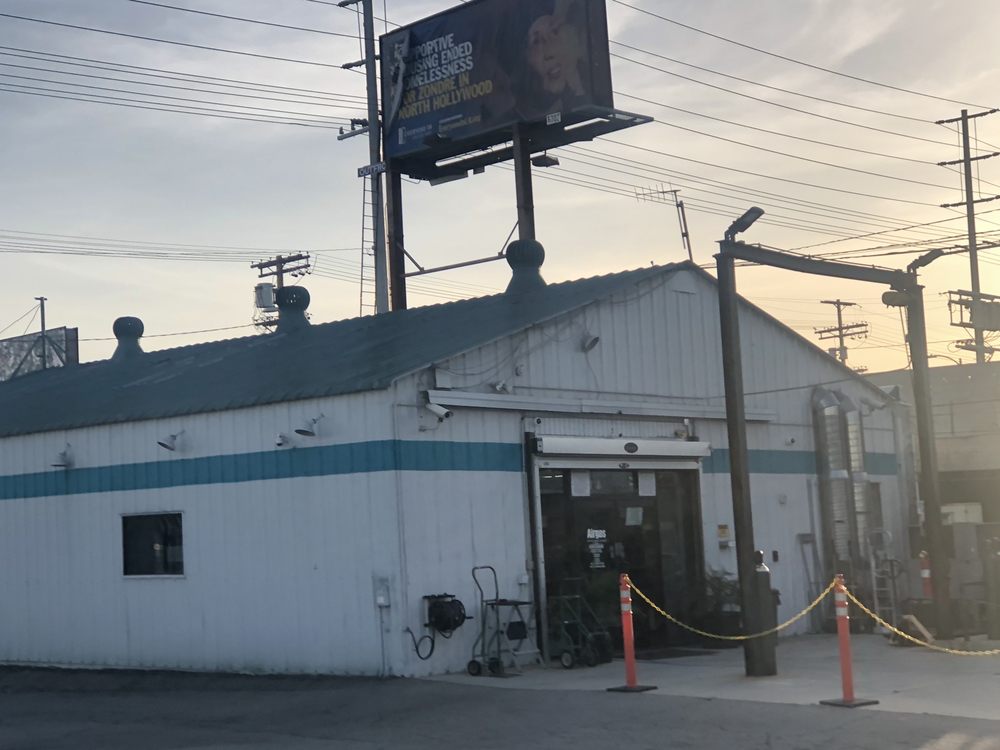 AIRGAS STORE 18615 Parthenia St, Northridge, California Hardware