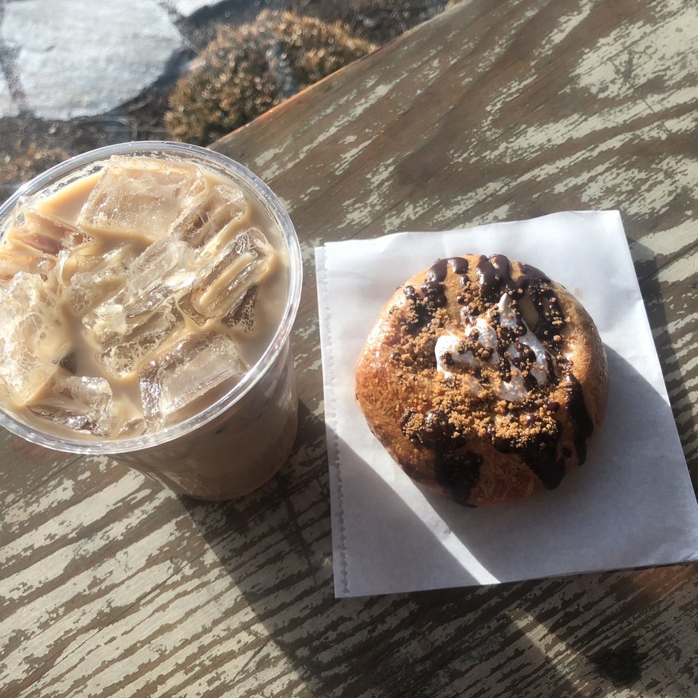 Honeycomb - Iced honey latte and a s'mores brioche - Breakfast & Brunch Near Me - Hamilton, Massachusetts Honeycomb - Iced honey latte and a s'mores brioche - Breakfast & Brunch Near Me - Hamilton, Massachusetts
