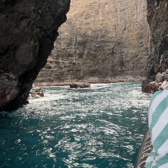 Kauai Sea Tours - Heading into this sea cave. - Boating Near Me - Eleele, Hawaii